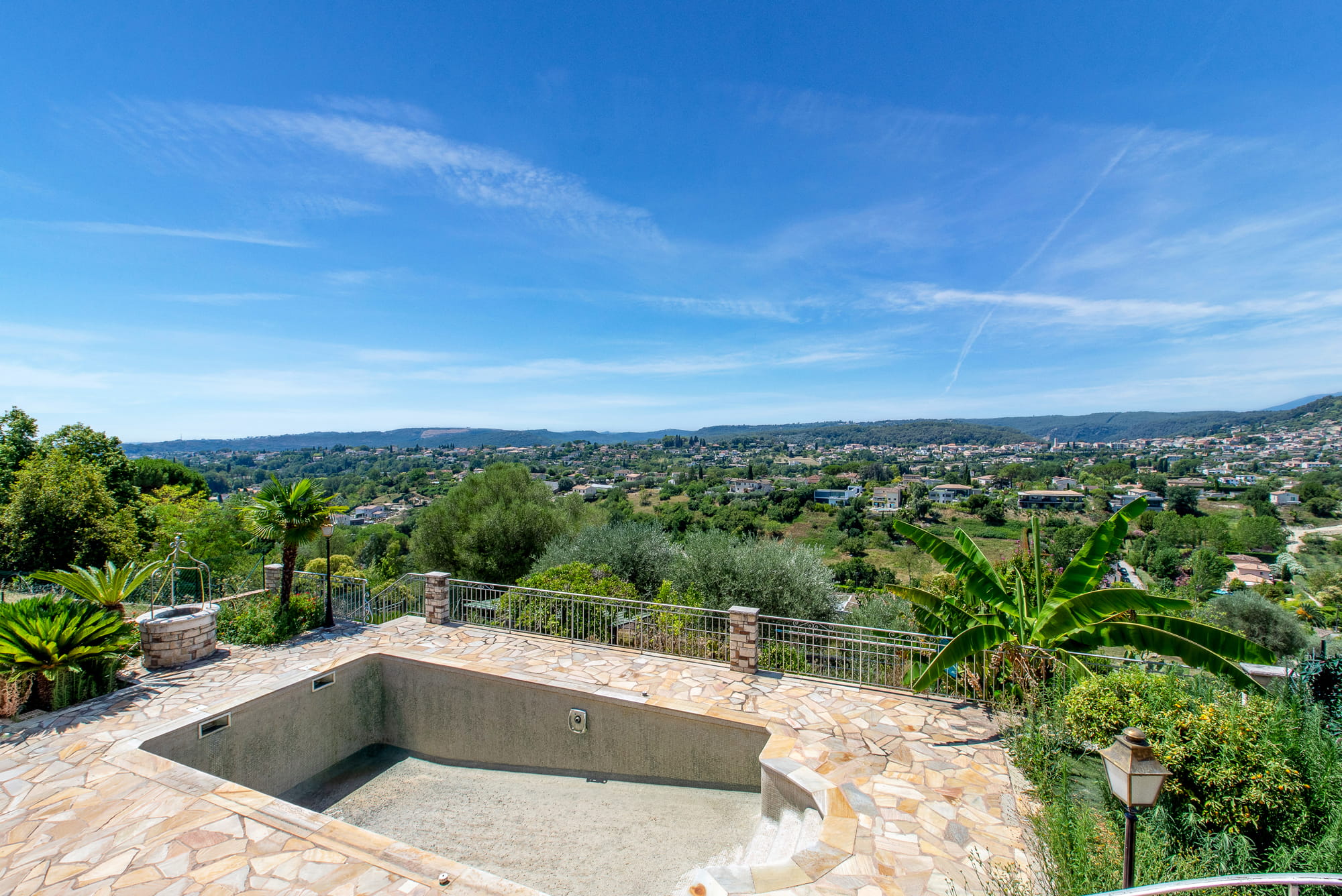 Vue Panoramique et Piscine