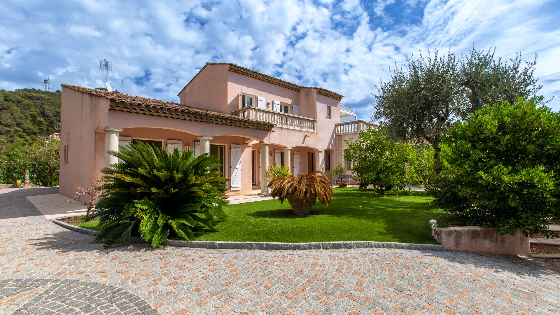 Villa néo-provençale avec piscine